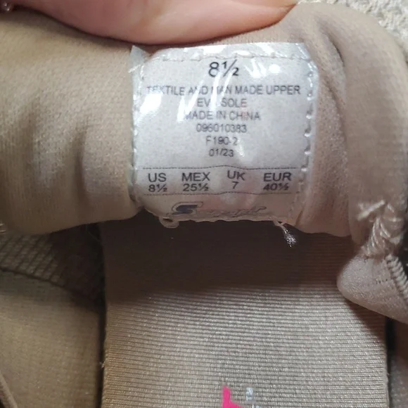 Skechers Women's Taupe Knit Slip On Sneakers. Size 8.5 - Picture 10 of 10